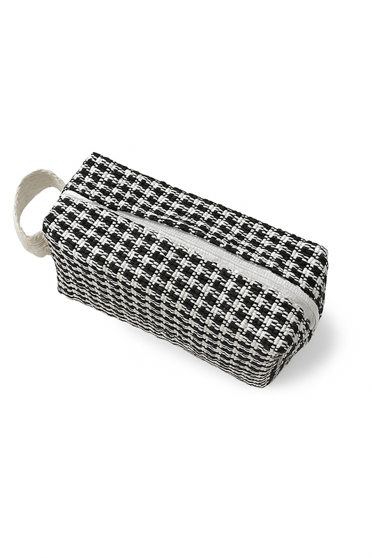 Akhirah Wristlet- Black and White