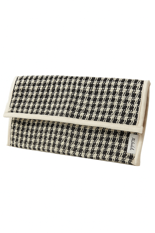 Akhirah Clutch-Black and White