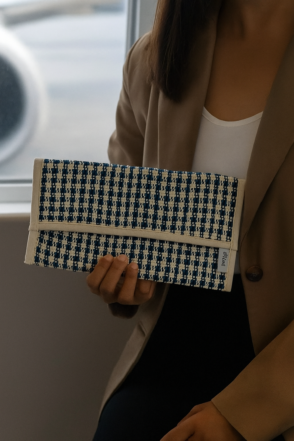 Akhirah Clutch-Blue and White